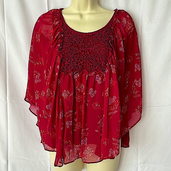 LC Lauren Conrad Tops - Lauren Conrad Butterfly Sleeve Raspberry Floral Top **Size M**